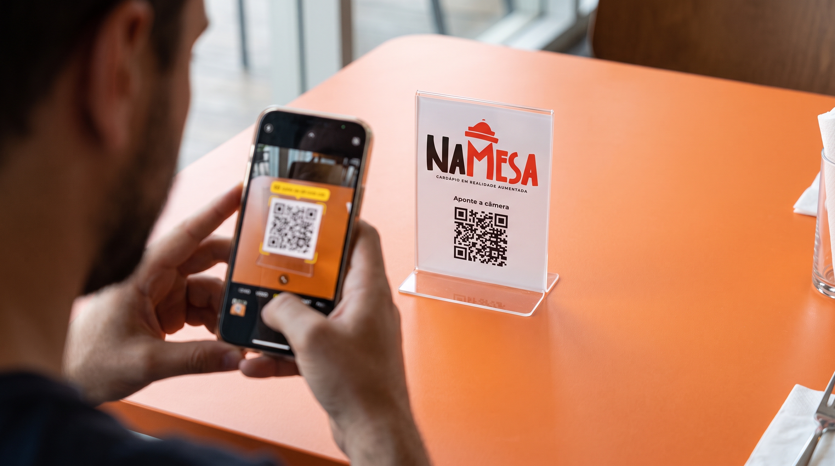 aponta a câmera para o QR Code.